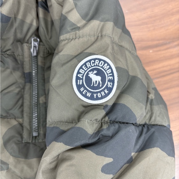 Abercrombie Kids Camouflage Puffer Jacket with Pink Faux Fur Lining - Picture 8 of 12